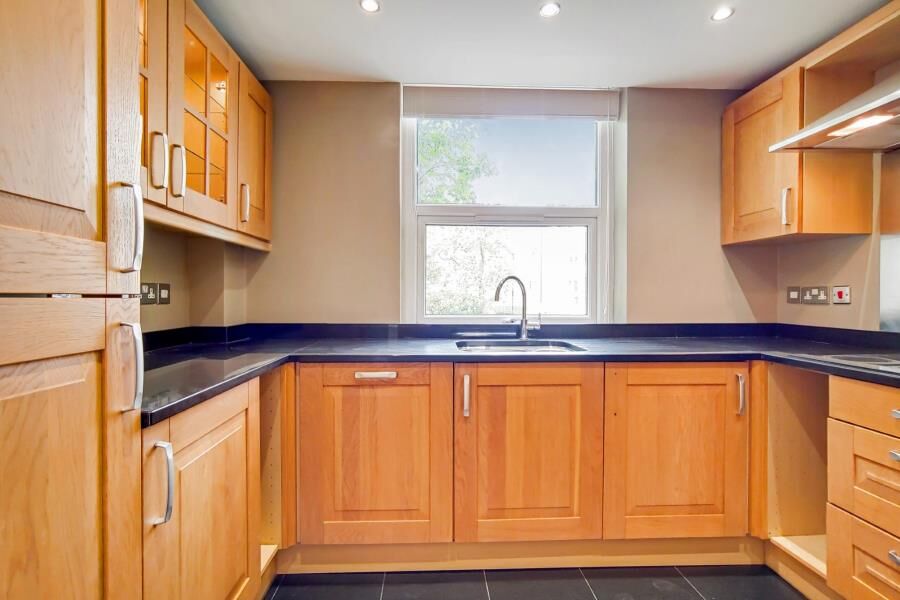 Flat Boydell Court in Greater London