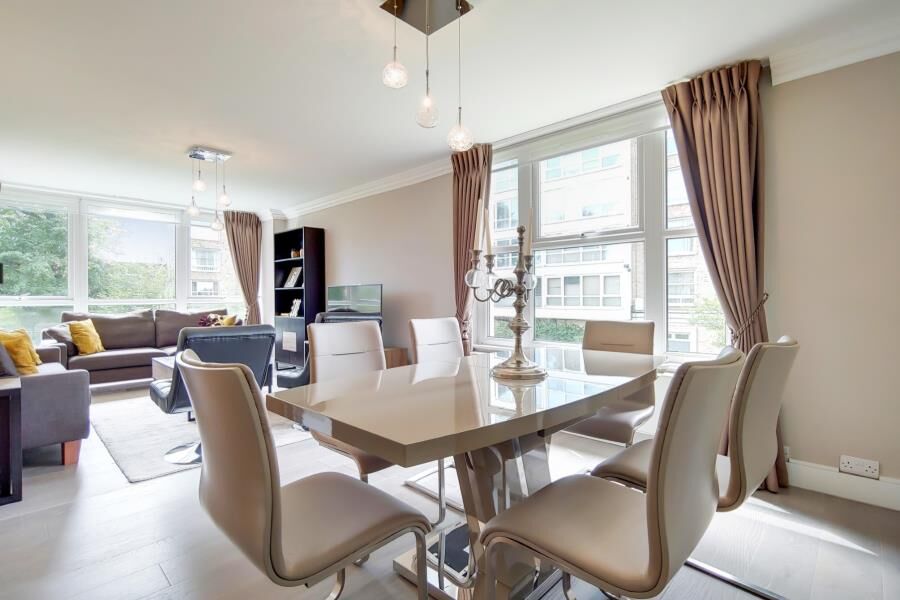 Flat Boydell Court in Greater London