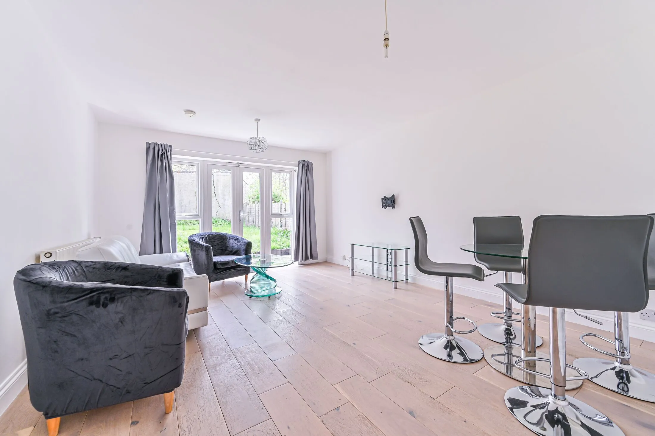 Flat Montrell Road in Greater London