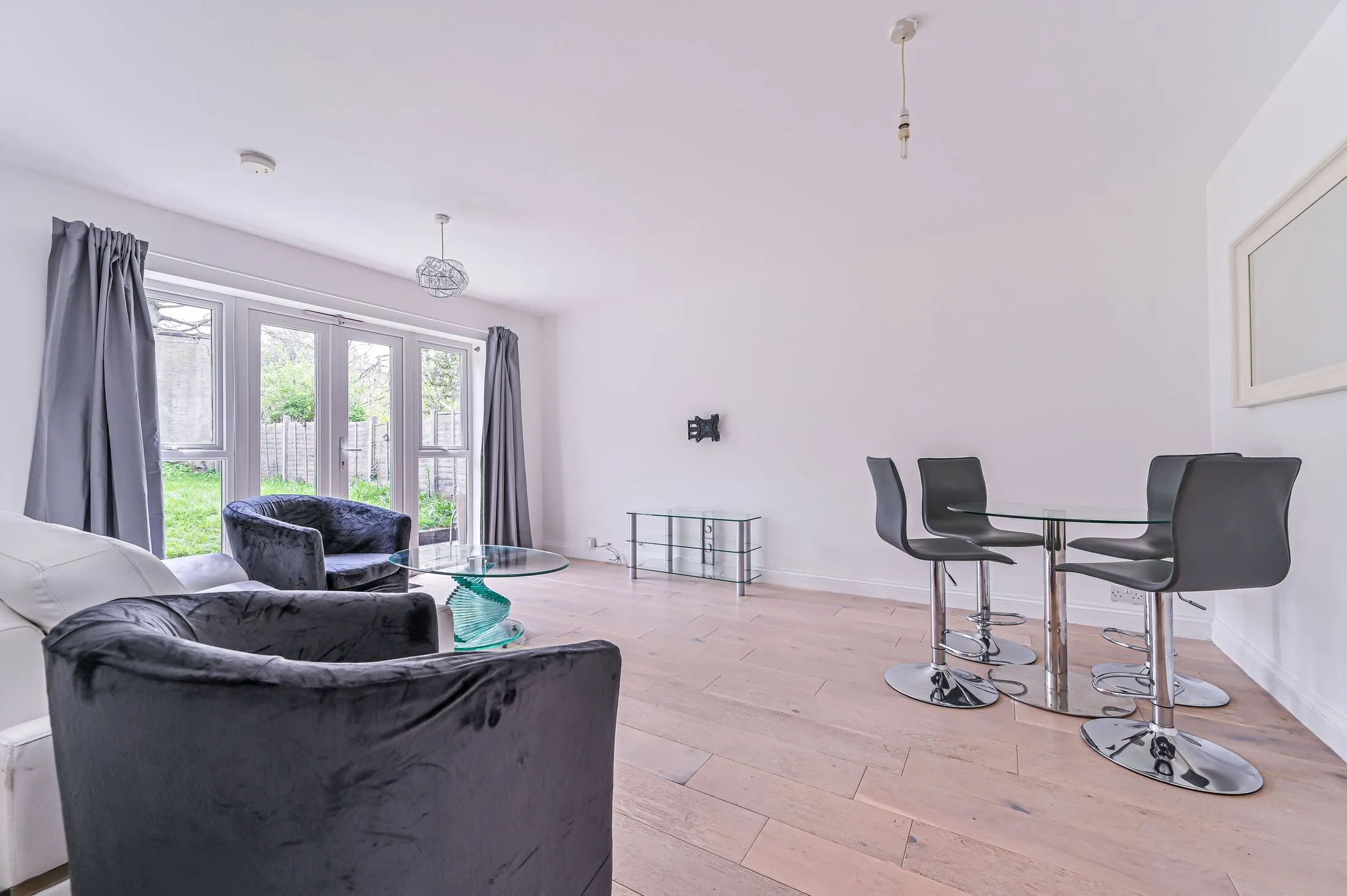Flat Montrell Road in Greater London