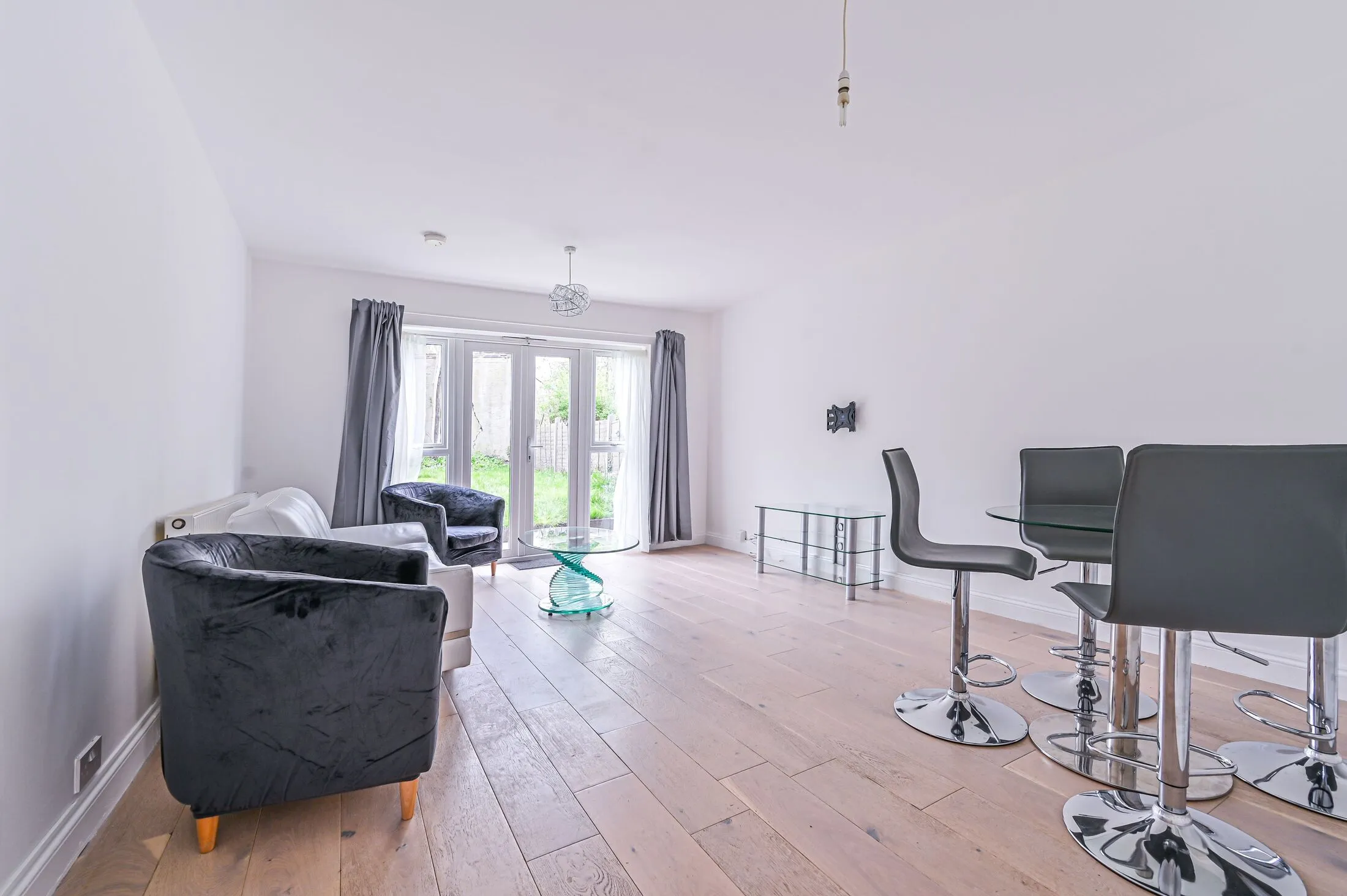 Flat Montrell Road in Greater London