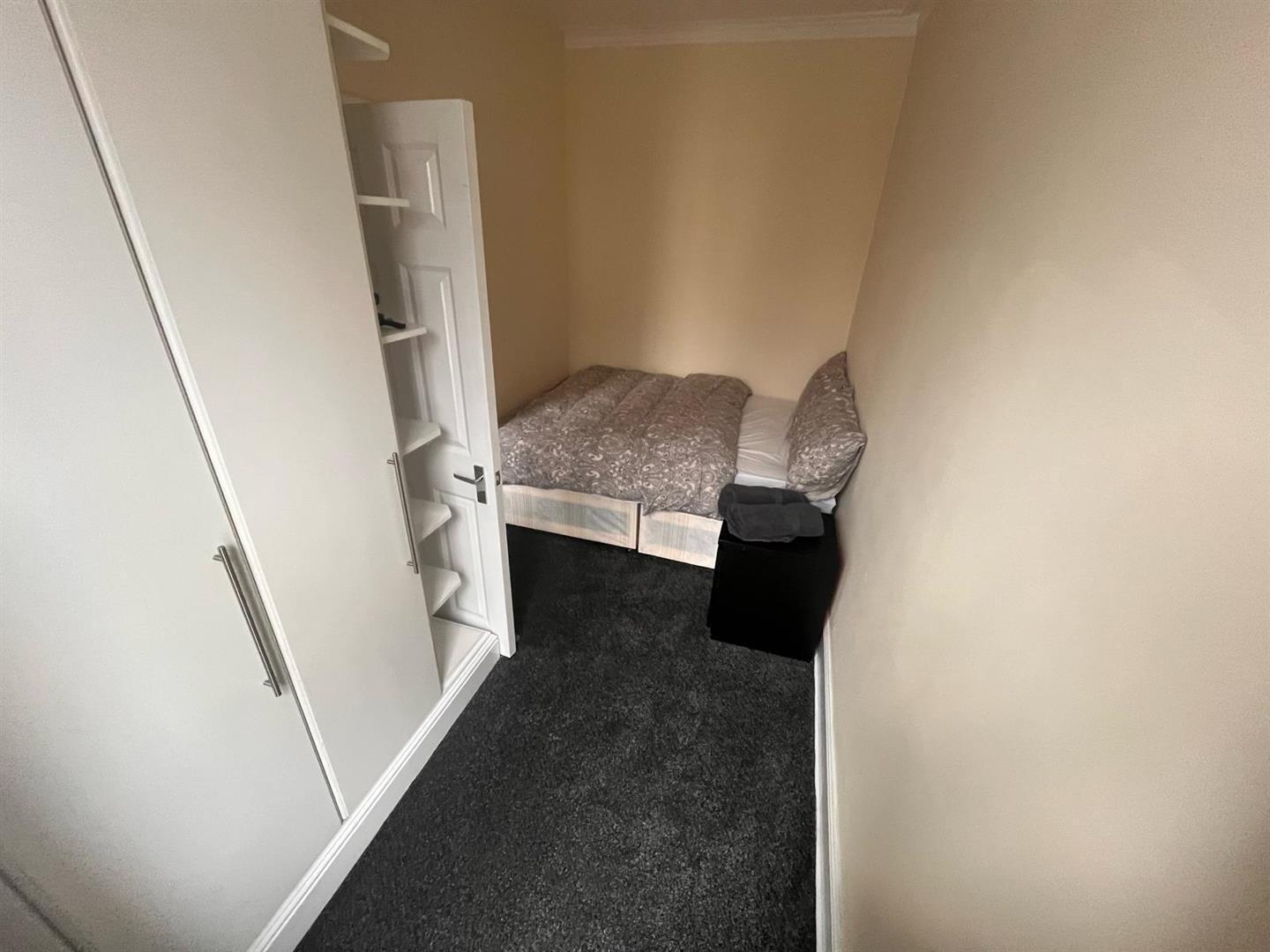 Flat Argyle Square in Greater London