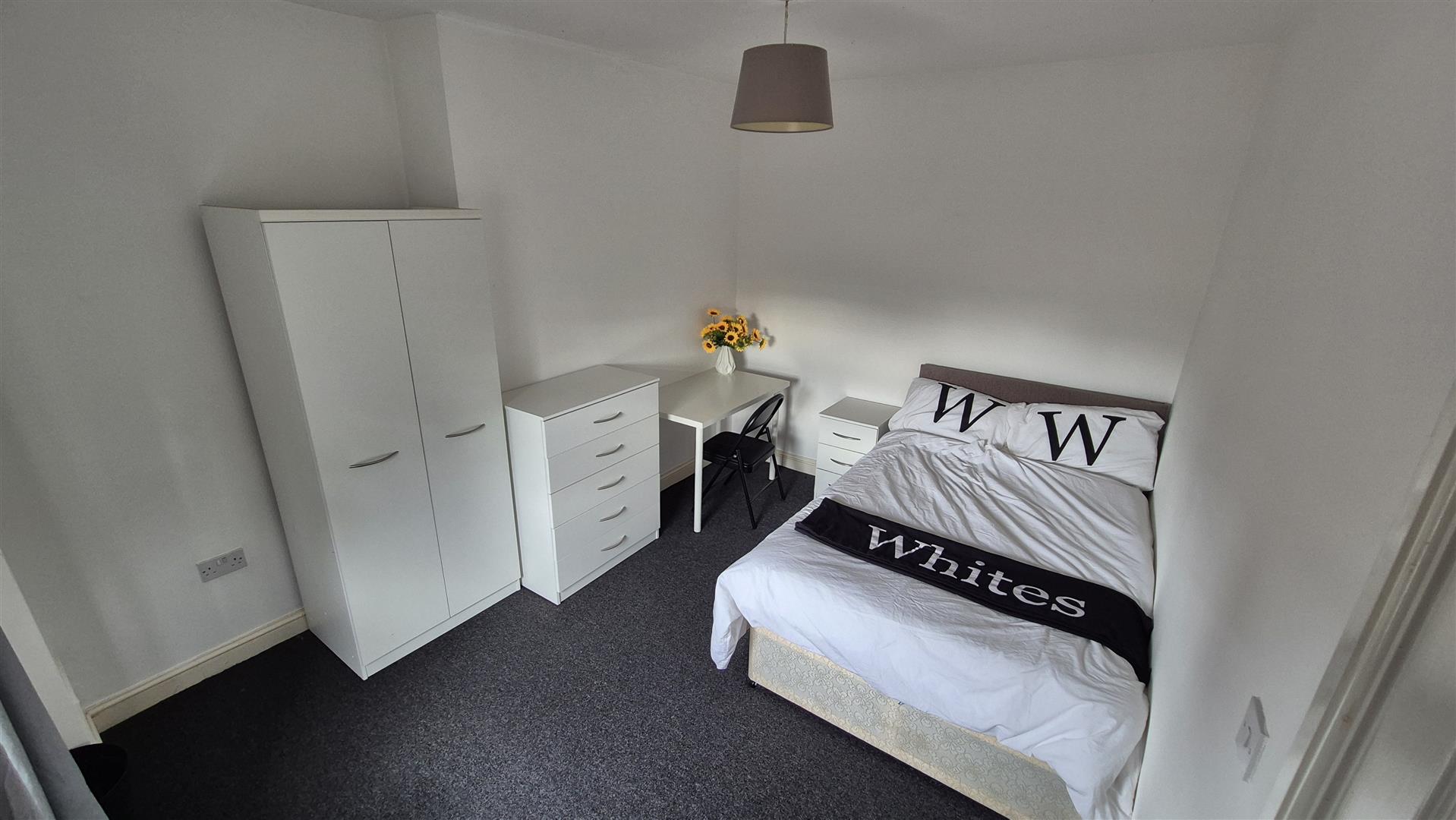 Room Hazelwood Road in Northampton
