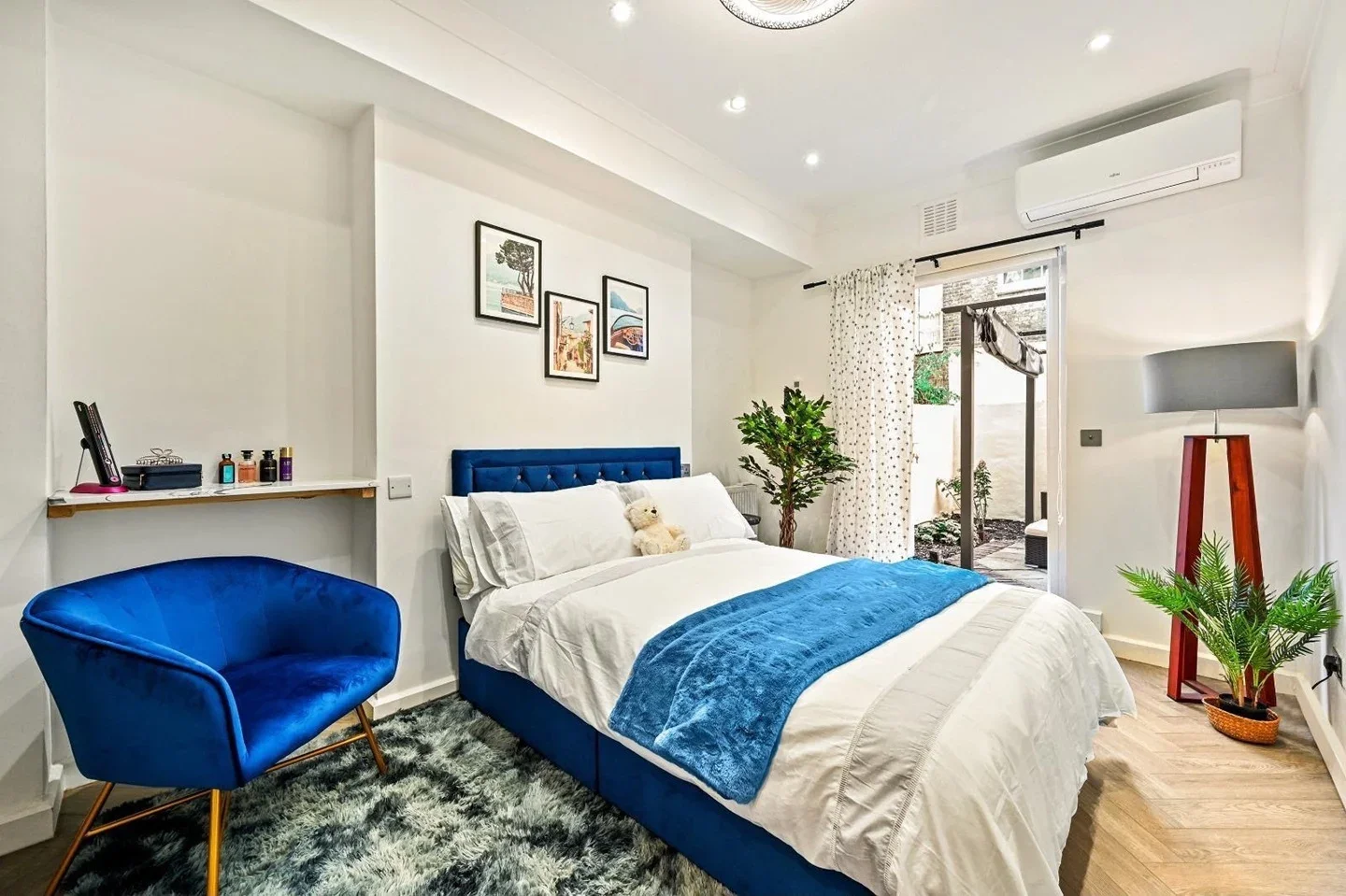 Flat Alderney Street in City of Westminster
