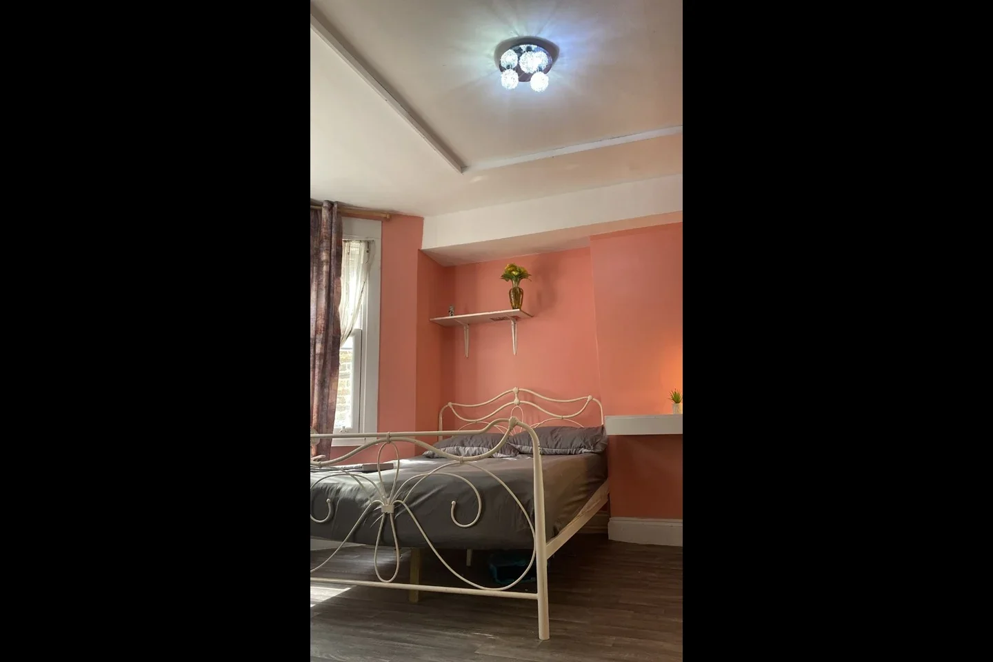 Room St Julian's Road in Greater London