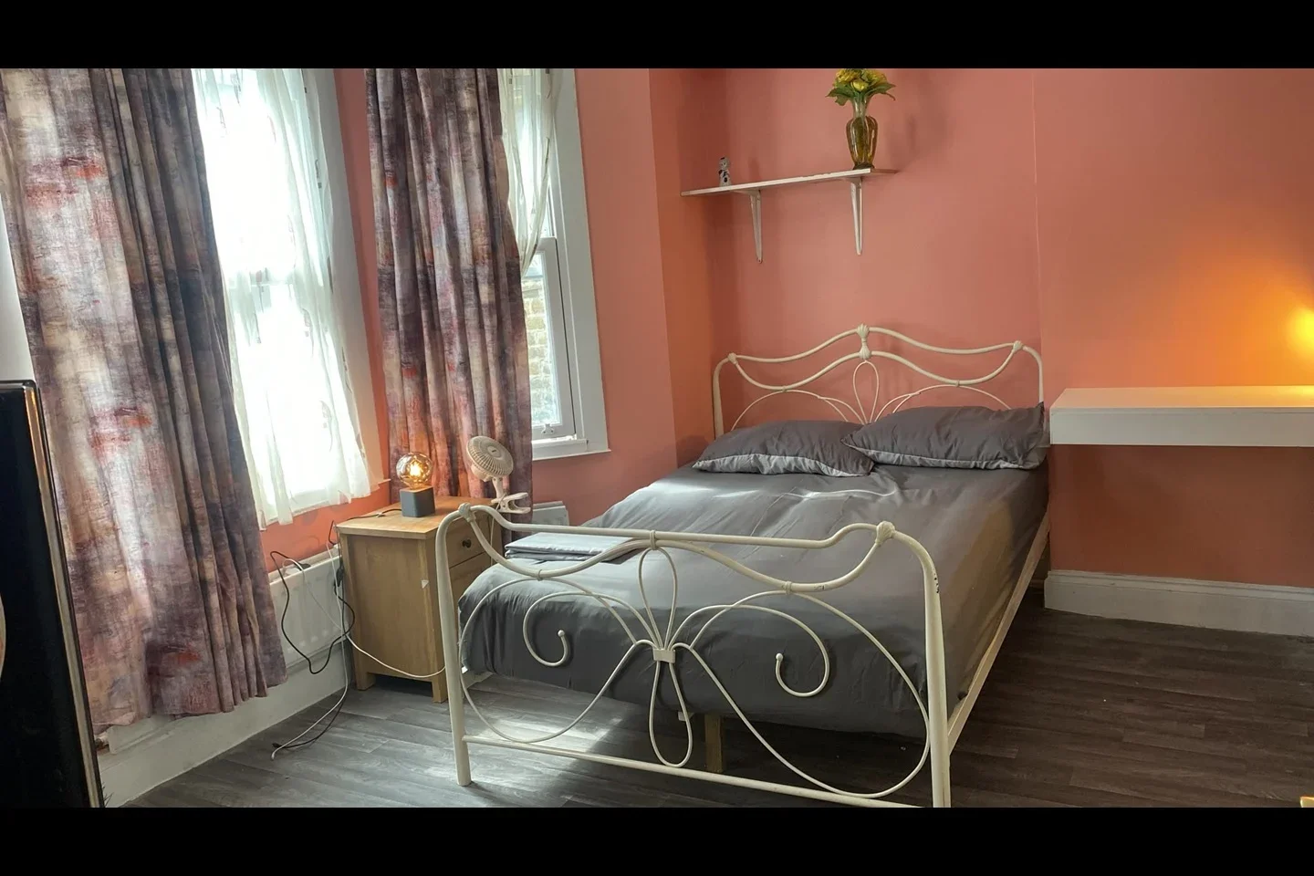 Room St Julian's Road in Greater London