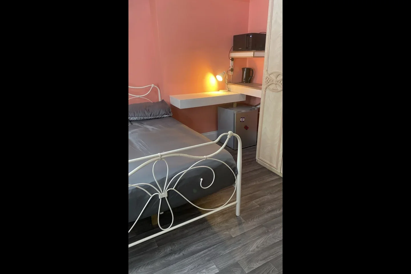Room St Julian's Road in Greater London