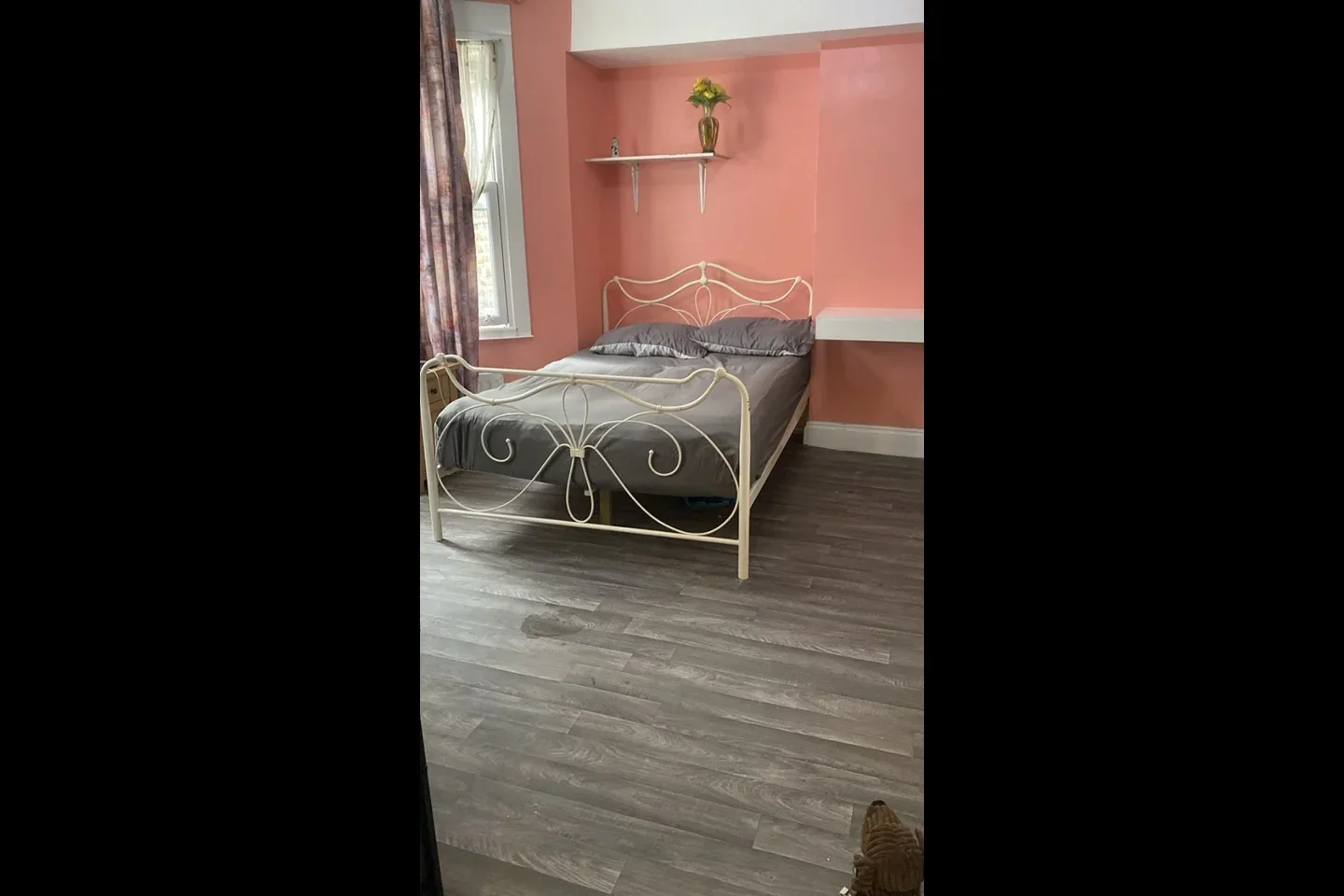 Room St Julian's Road in Greater London