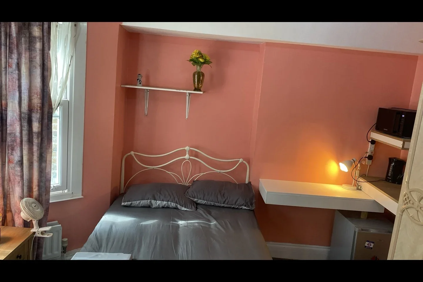 Room St Julian's Road in Greater London