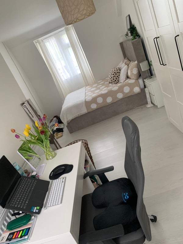 Room Sunnyside Road in Greater London