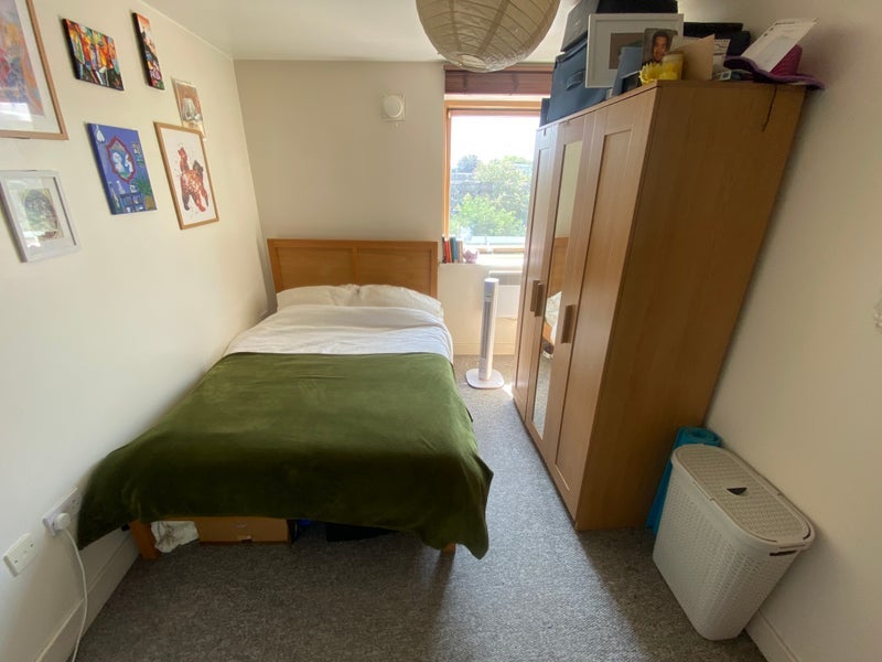 Room Mile End Road in Greater London