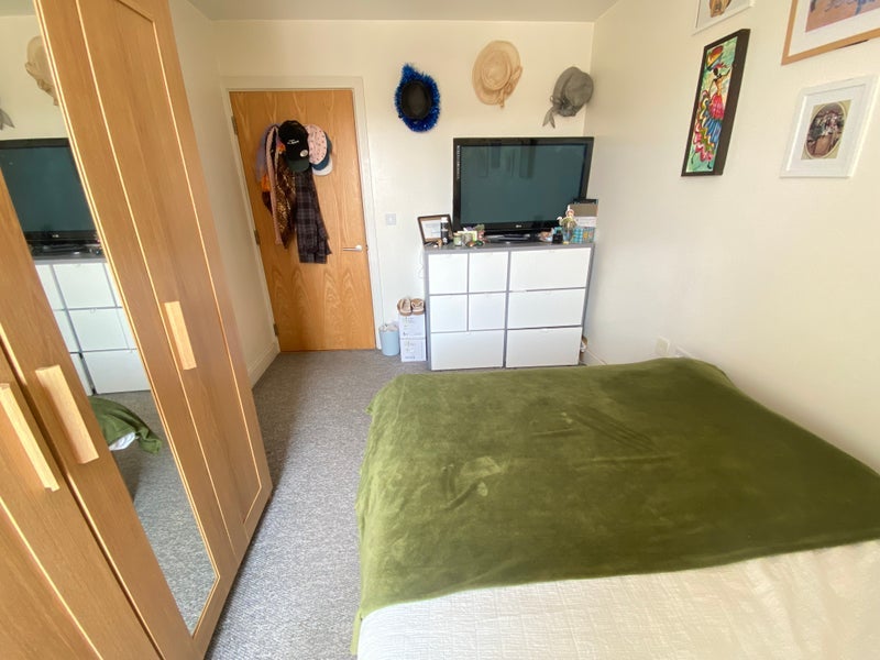 Room Mile End Road in Greater London
