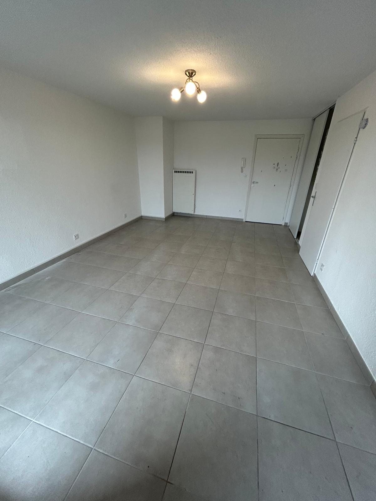 Appartement Rue des Plantées à L'Isle-d'Abeau