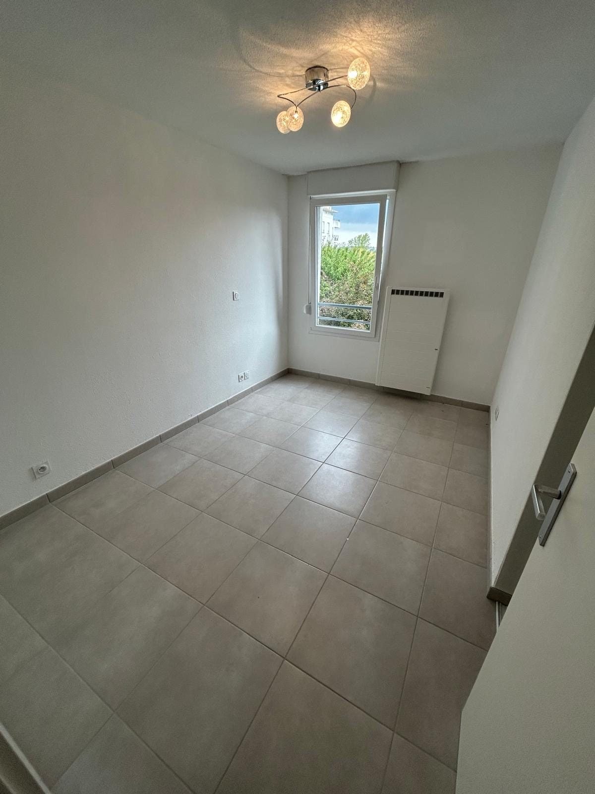 Flat Rue des Plantées in L'Isle-d'Abeau