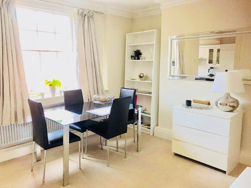 Room Gunter Grove in Greater London
