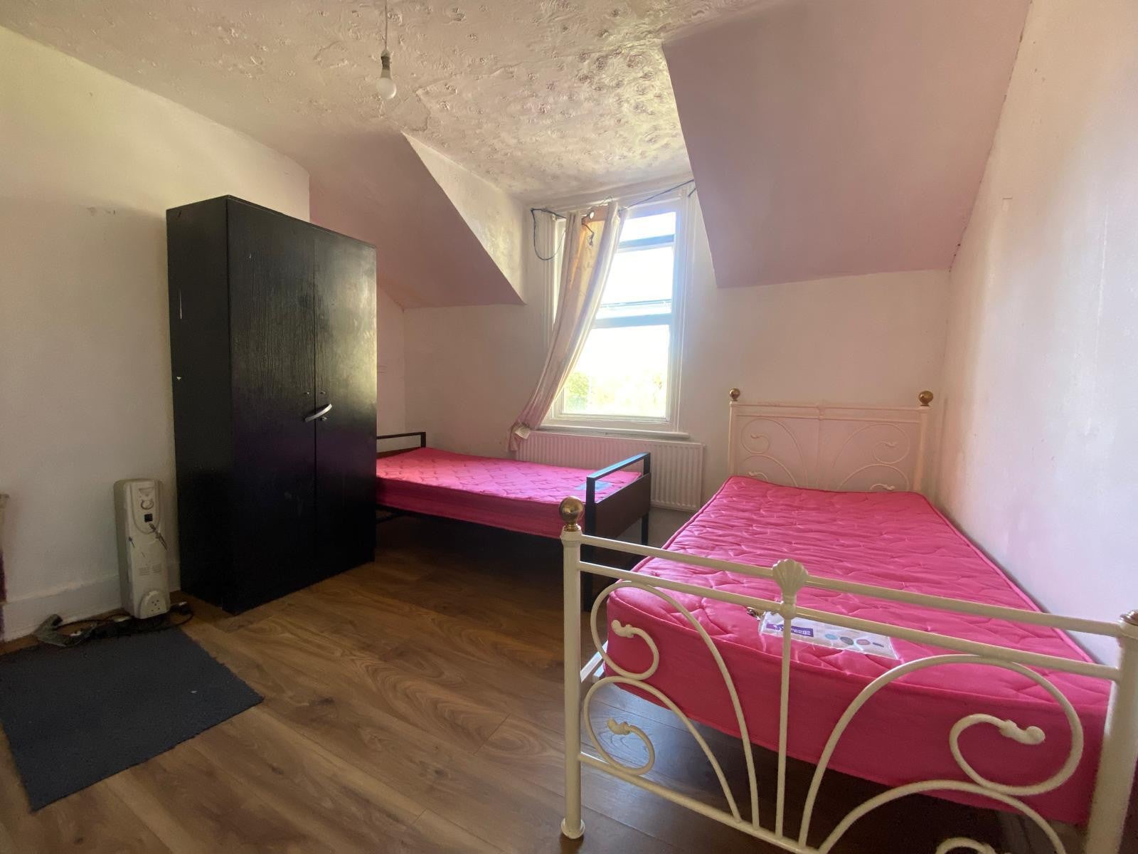 Flat Plumstead Road in Greater London