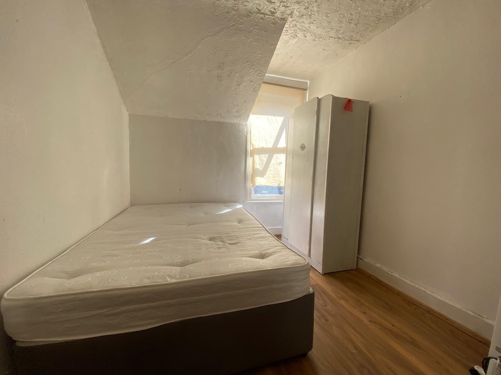 Flat Plumstead Road in Greater London