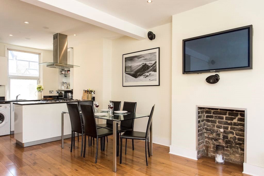 Flat Ingelow Road in Greater London