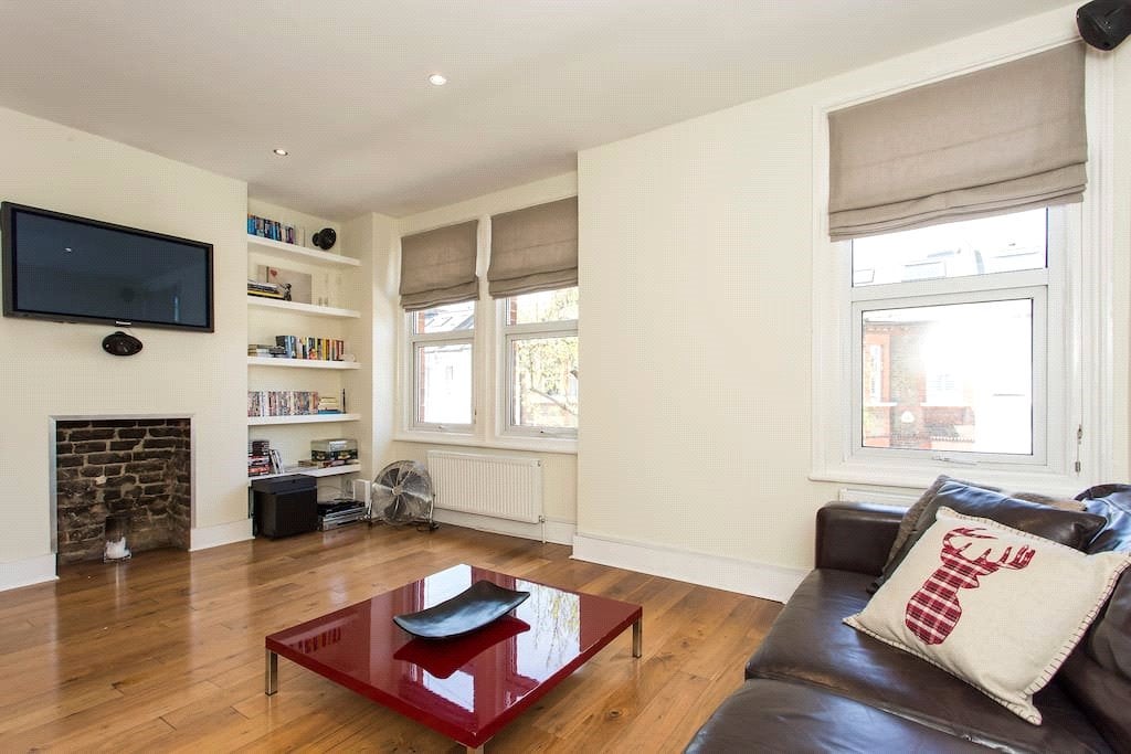 Flat Ingelow Road in Greater London