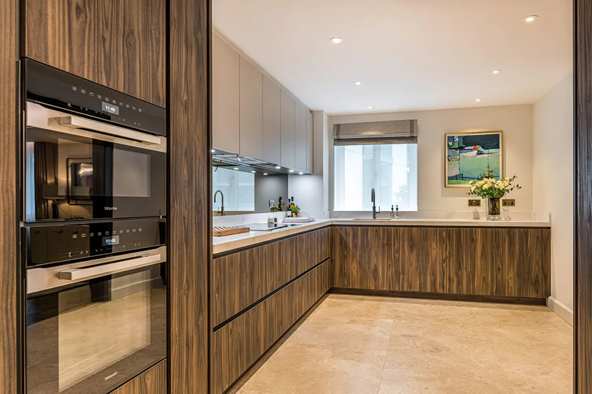 Flat Lancelot Place in City of Westminster