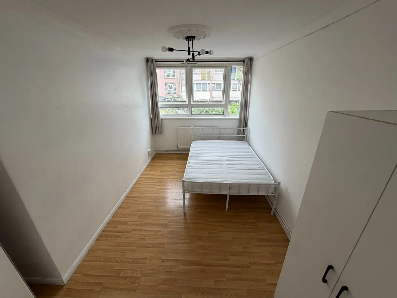 Room Brabazon Street in Greater London