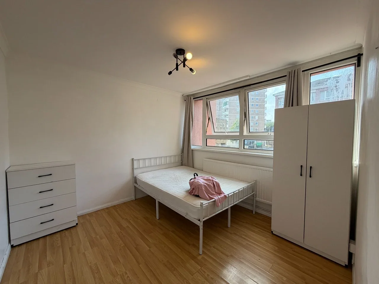 Room Brabazon Street in Greater London