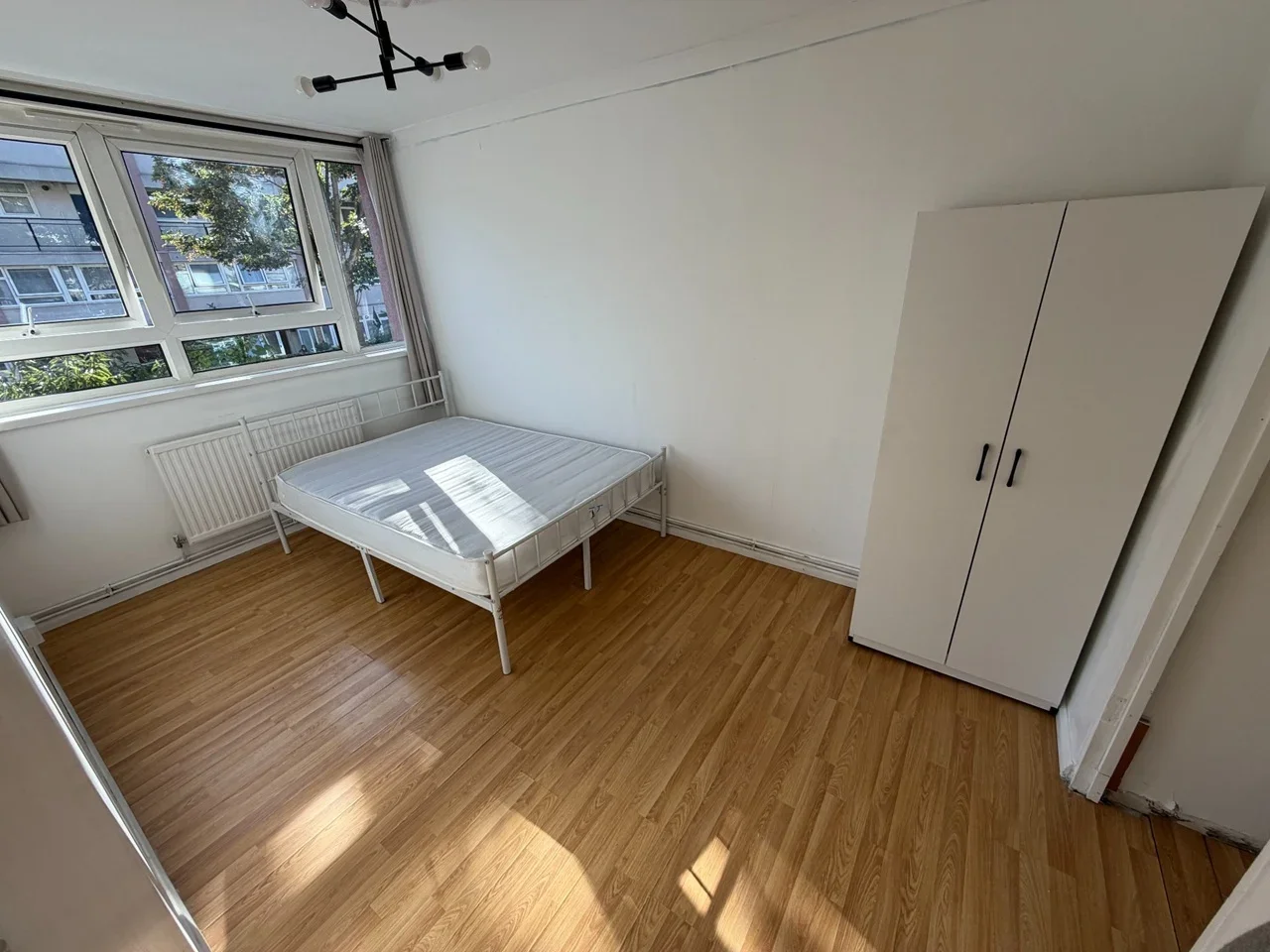 Room Brabazon Street in Greater London