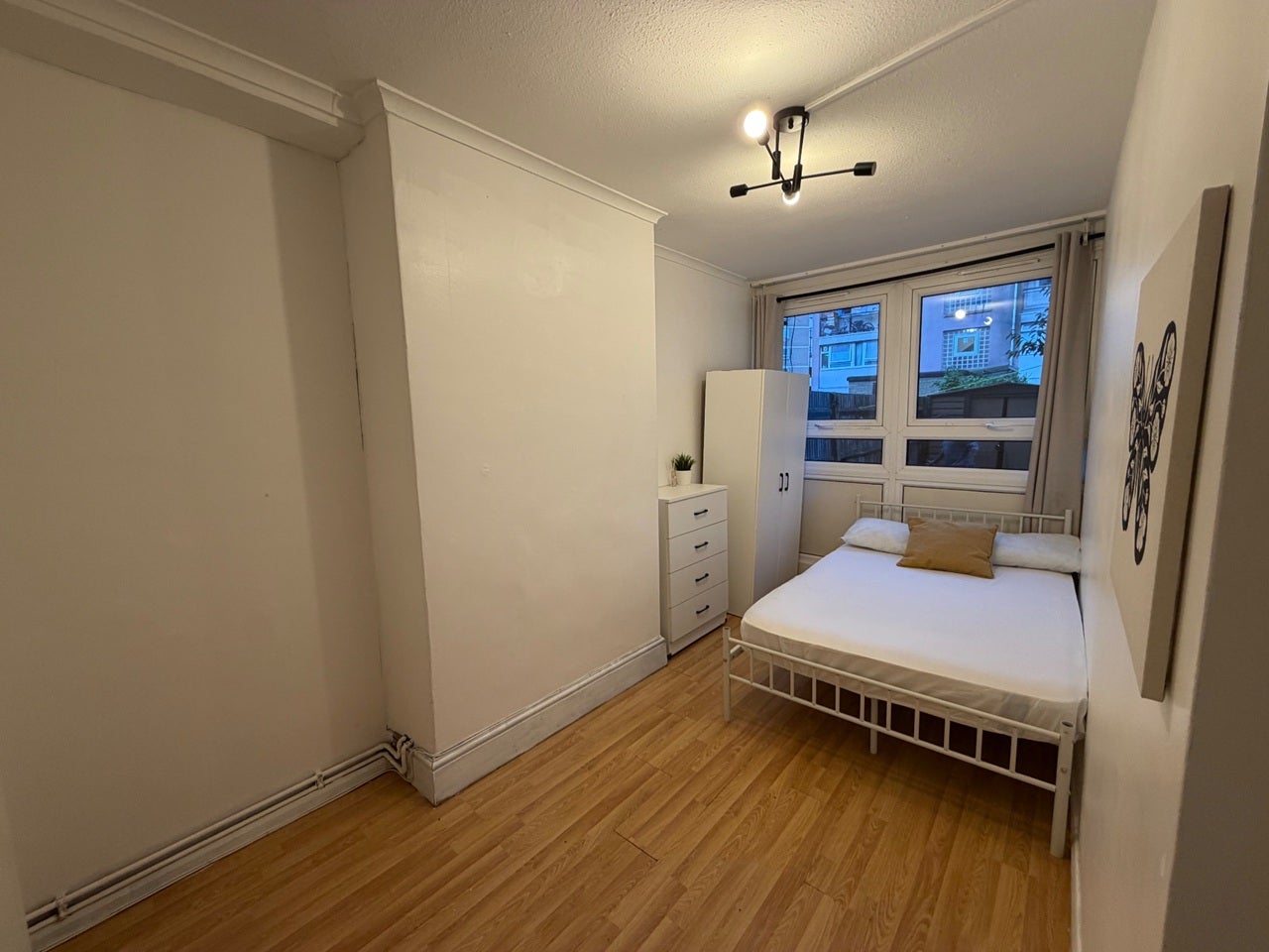 Room Brabazon Street in Greater London