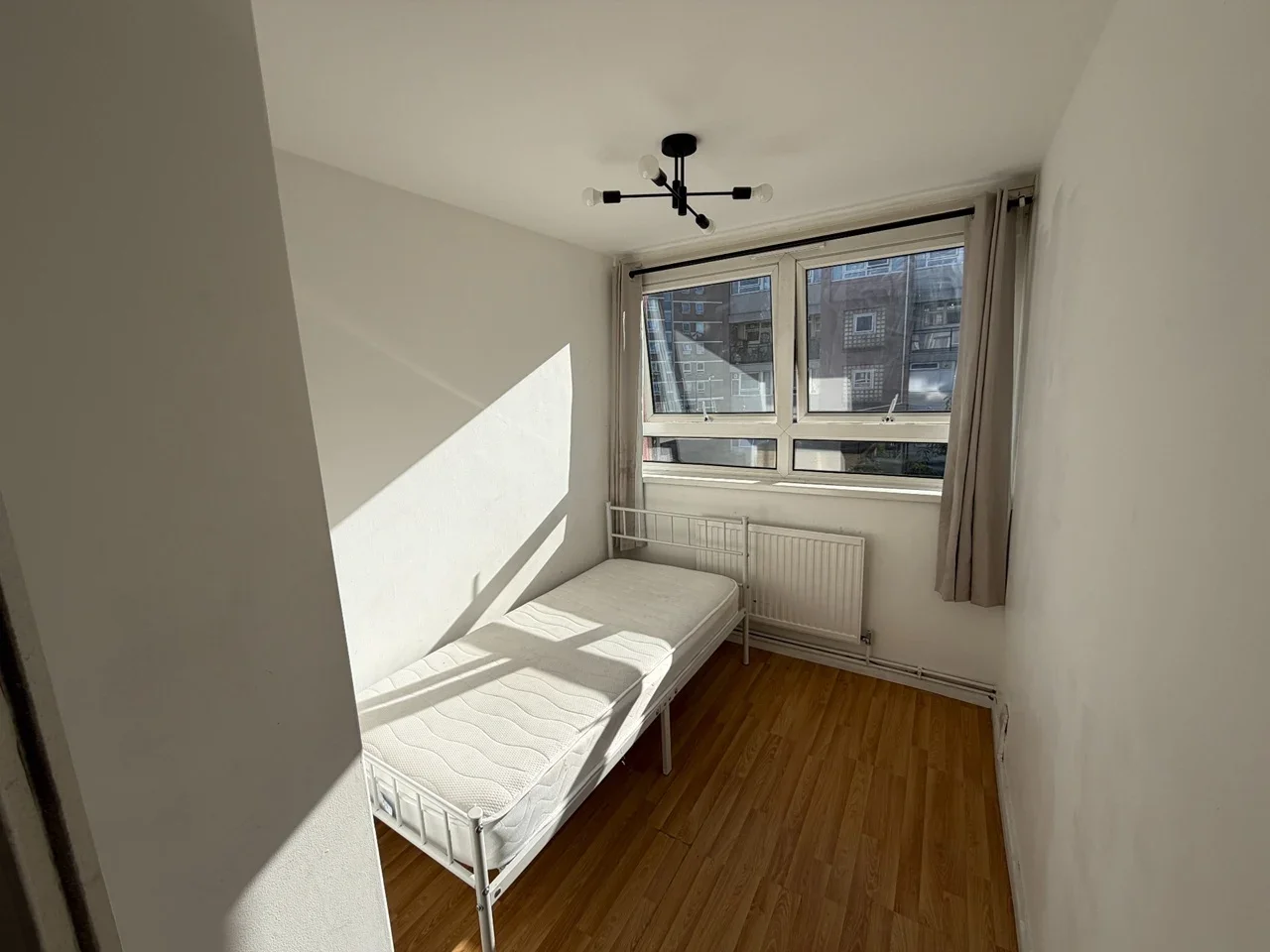 Room Brabazon Street in Greater London