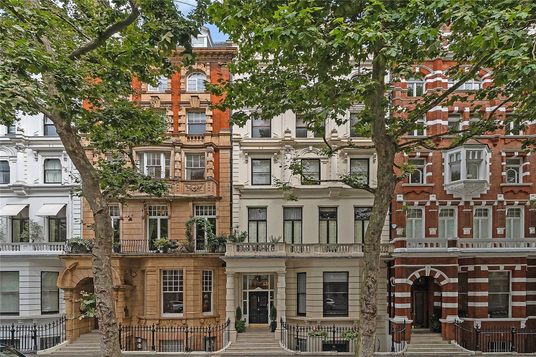 Flat Queen's Gate in City of Westminster