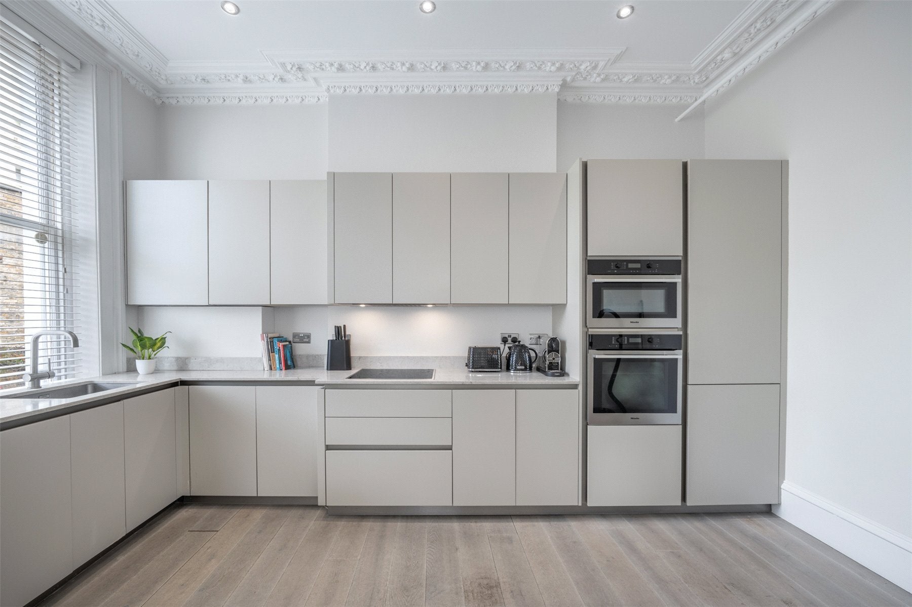 Flat Haverstock Hill in Greater London