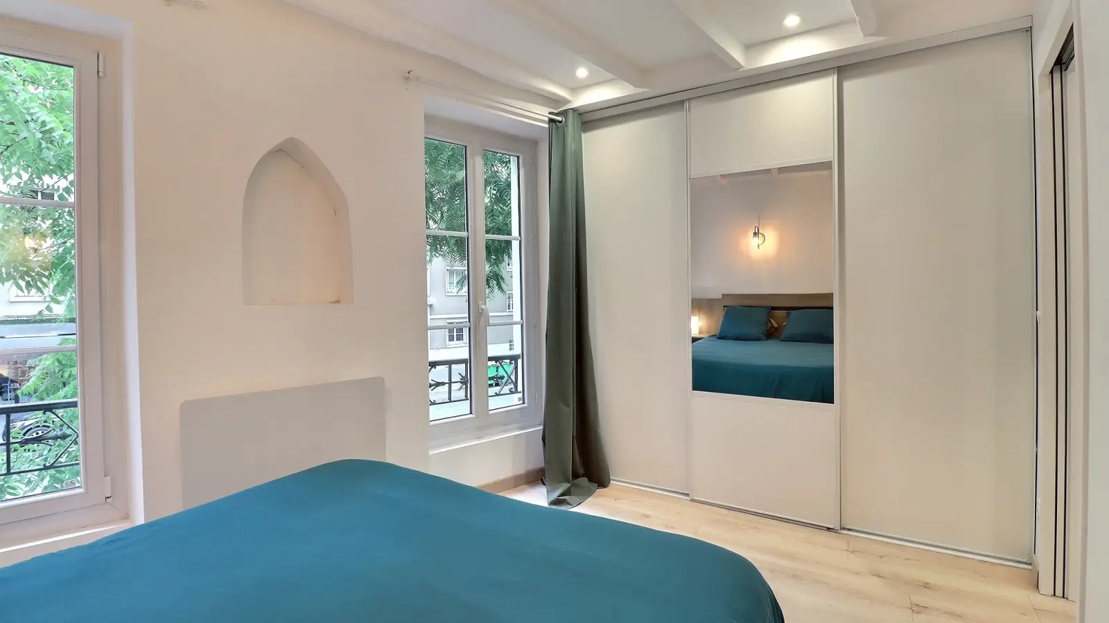 Flat Place Étienne Pernet in Paris