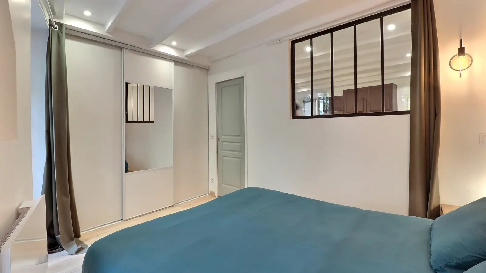 Flat Place Étienne Pernet in Paris