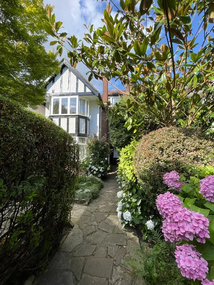 Room Primrose Gardens in Greater London