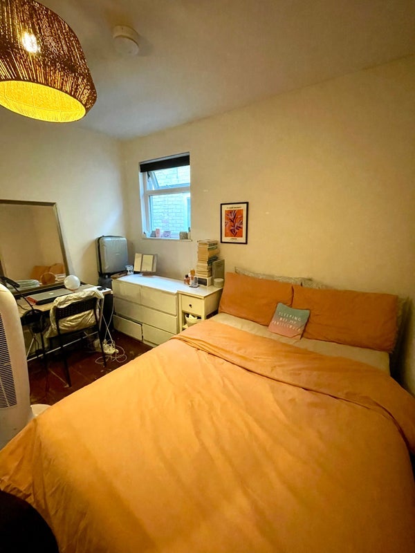 Room Hermitage Road in Greater London