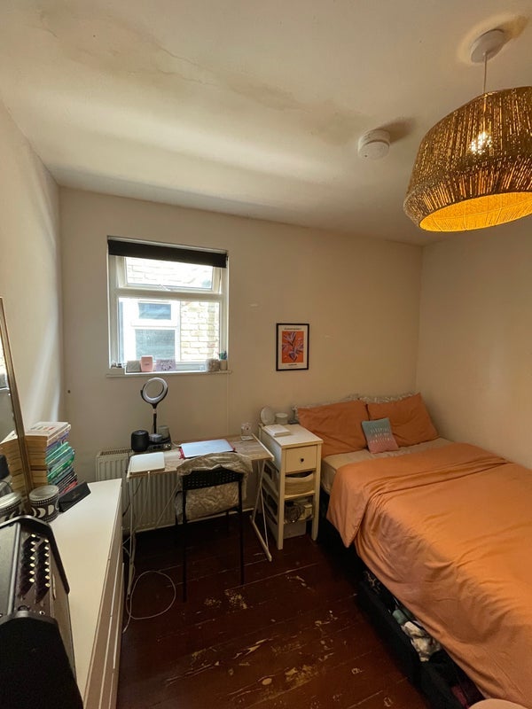 Room Hermitage Road in Greater London