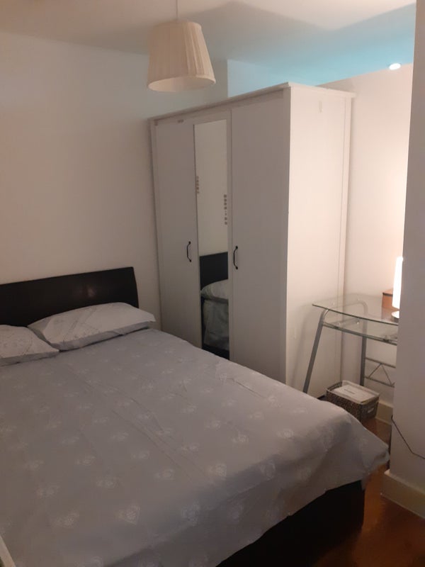 Flat Cornmill Lane in Greater London