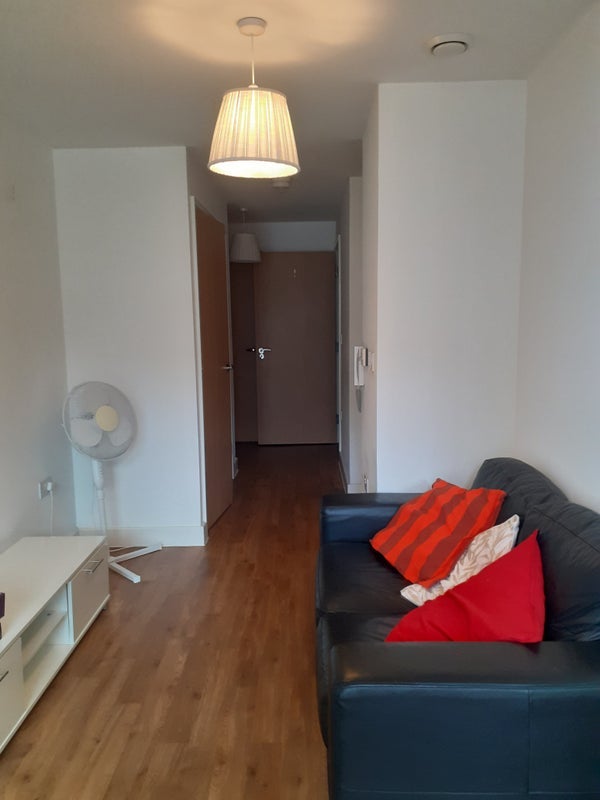 Flat Cornmill Lane in Greater London