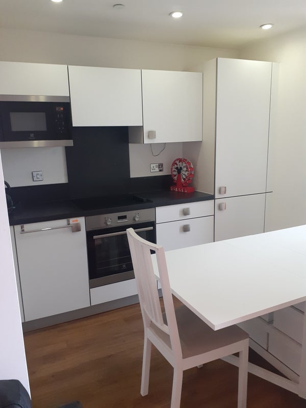 Flat Cornmill Lane in Greater London