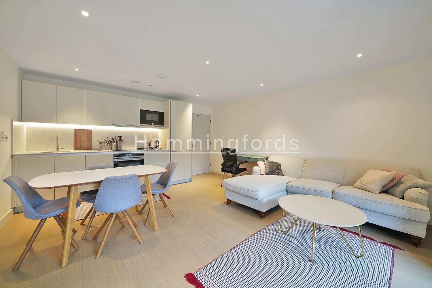 Flat Dame Street in Greater London