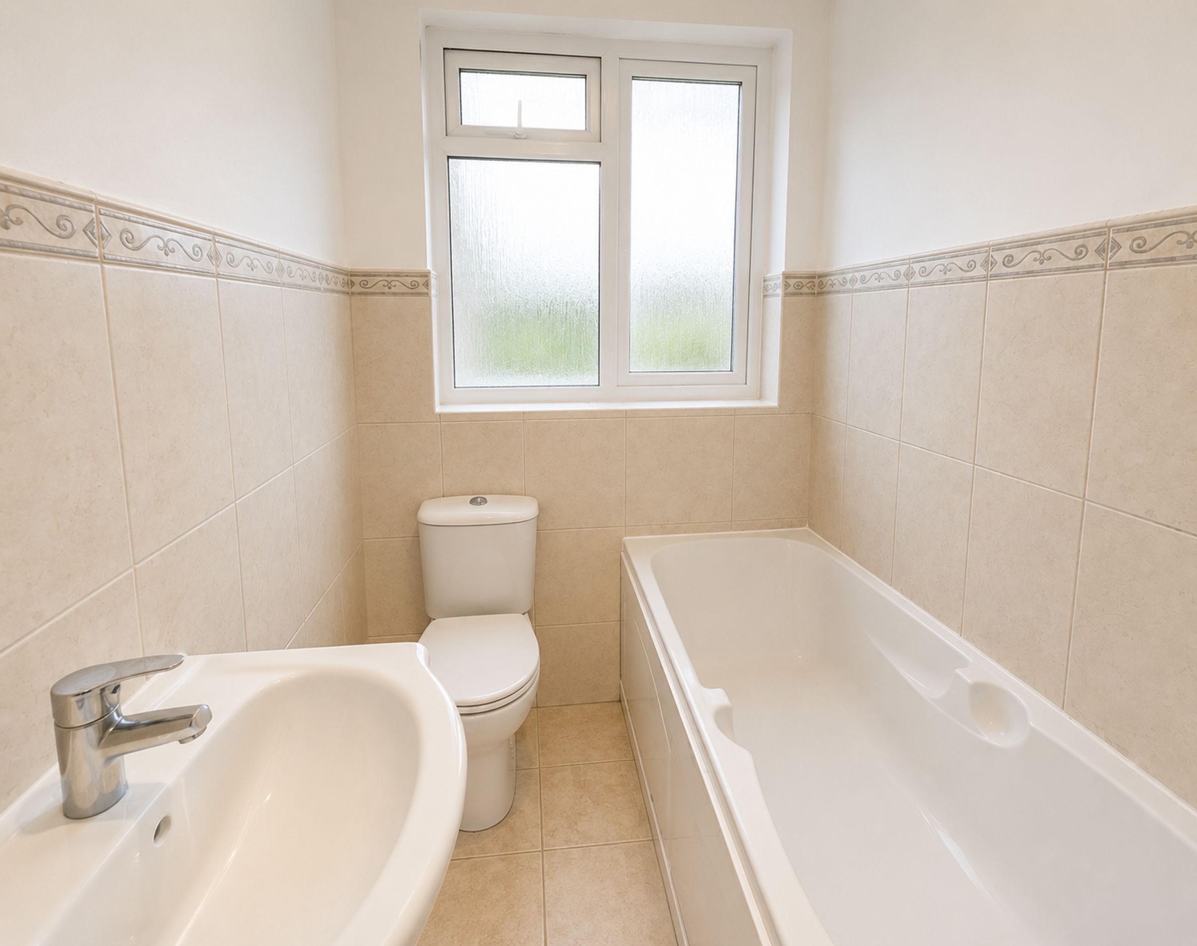 Flat Cranbrook Road in Greater London