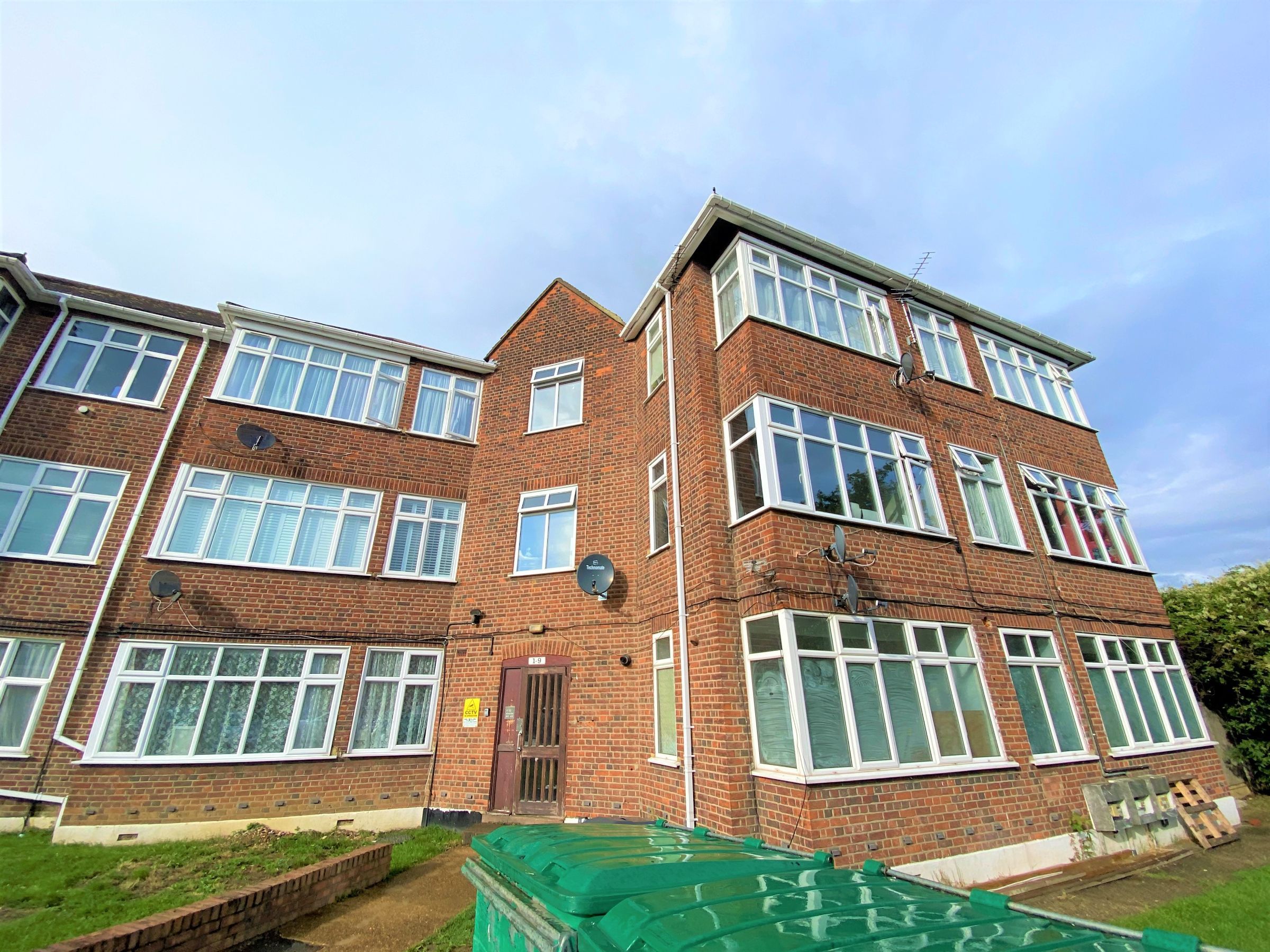 Flat Cranbrook Road in Greater London