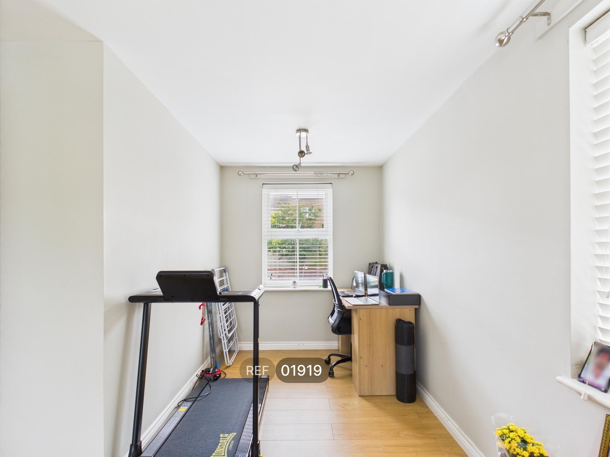 Flat Bardsley Close in Colchester