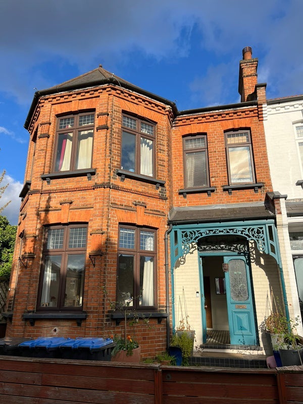 Room Astley Avenue in Greater London