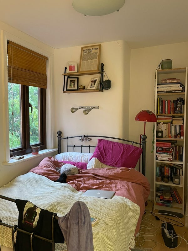 Room Astley Avenue in Greater London