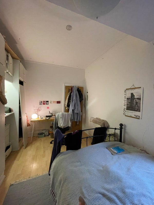 Room Astley Avenue in Greater London