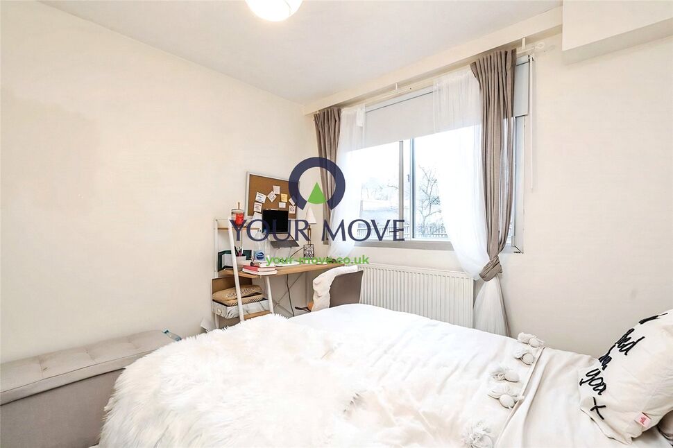 Flat Wellesley Road in Greater London
