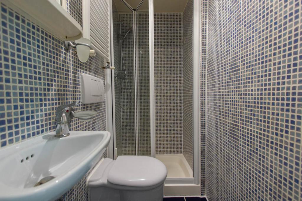 Room Penywern Road in Greater London