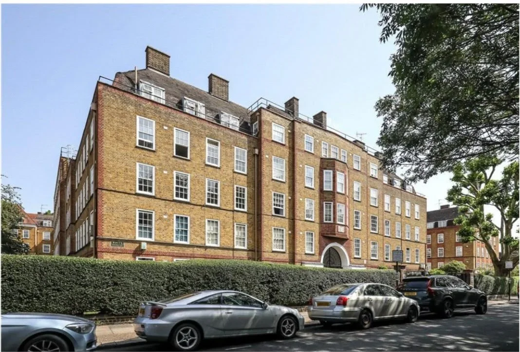 Room Vicarage Crescent in Greater London