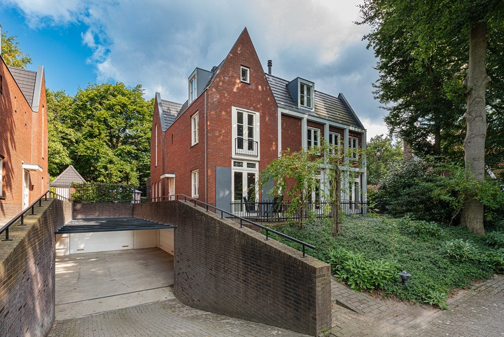 Huis Diependaalselaan 102 in Hilversum